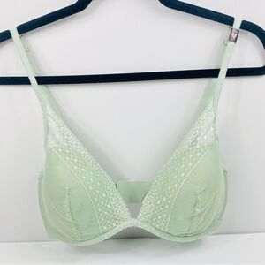 VICTORIA'S SECRET Incredible Victoria Lace Lightly Lined Plunge Bra 32DD Green